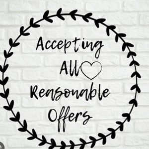 🙏 feel free to make a reasonable offers , bundle your likes😊